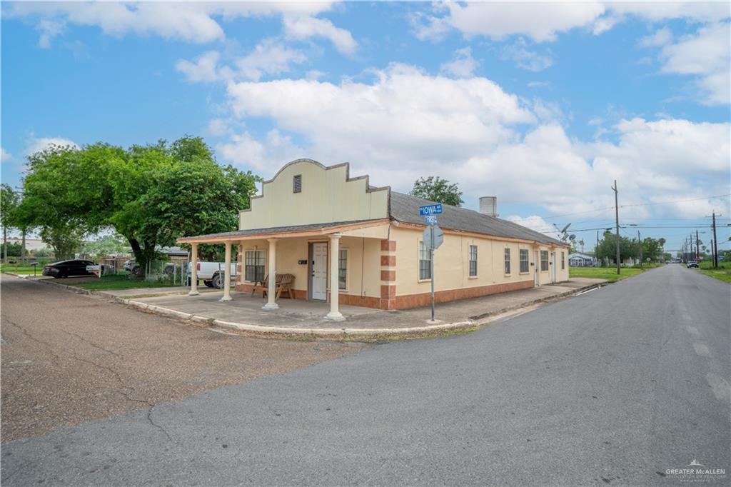 Multi-family home at 100 Iowa Avenue, Weslaco, Texas