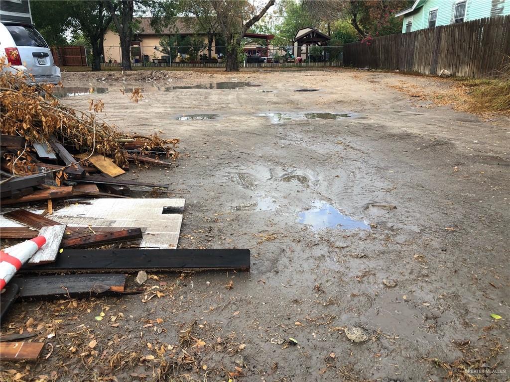 Land home at 122 Washington Avenue, Harlingen, Texas