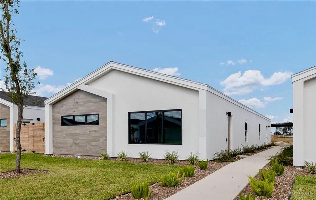 Multi-family home at 509 Sparrow Road, Weslaco, Texas