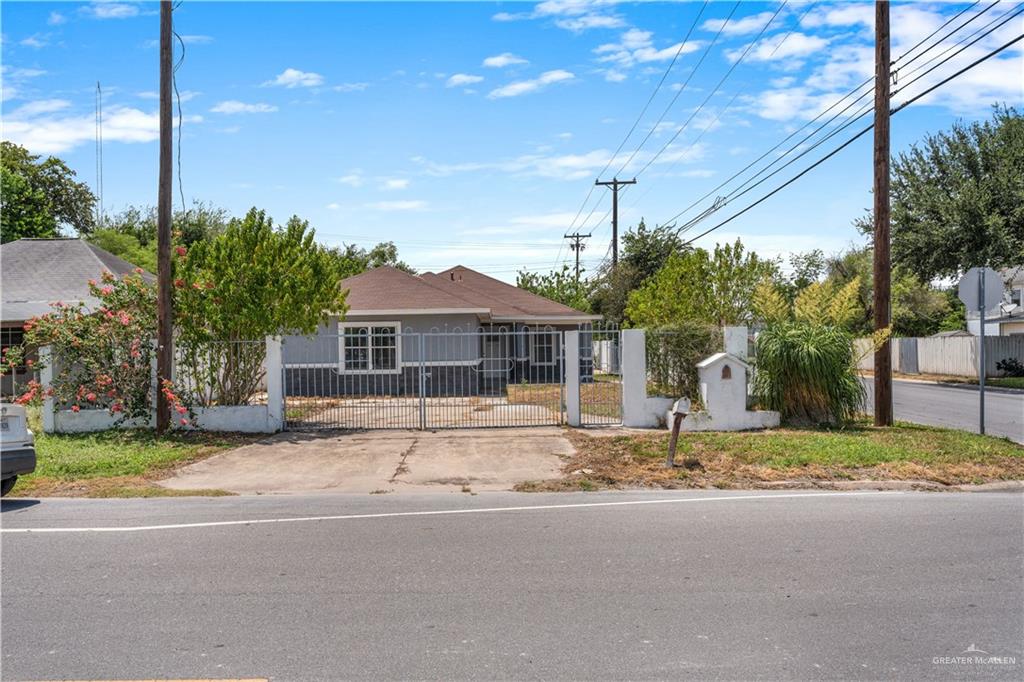 Single Family home at 221 17th Street, McAllen, Texas