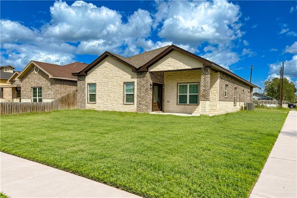Single Family home at 950 Texas Avenue, Mercedes, Texas