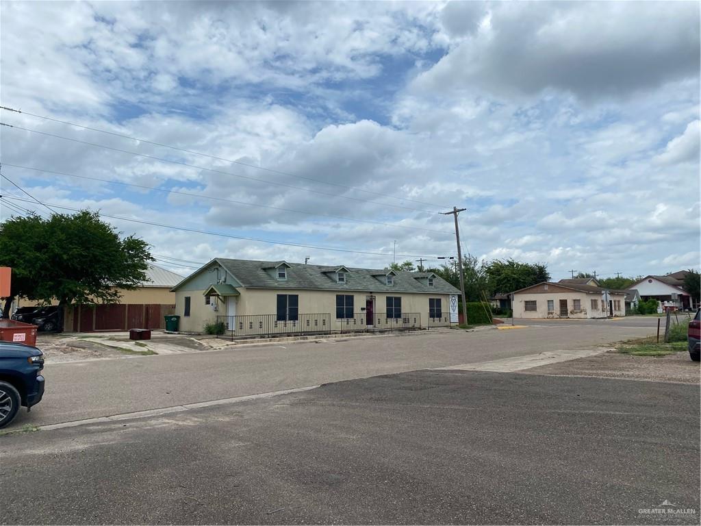 Commercial home at 104 Texas Street, Rio Grande City, Texas