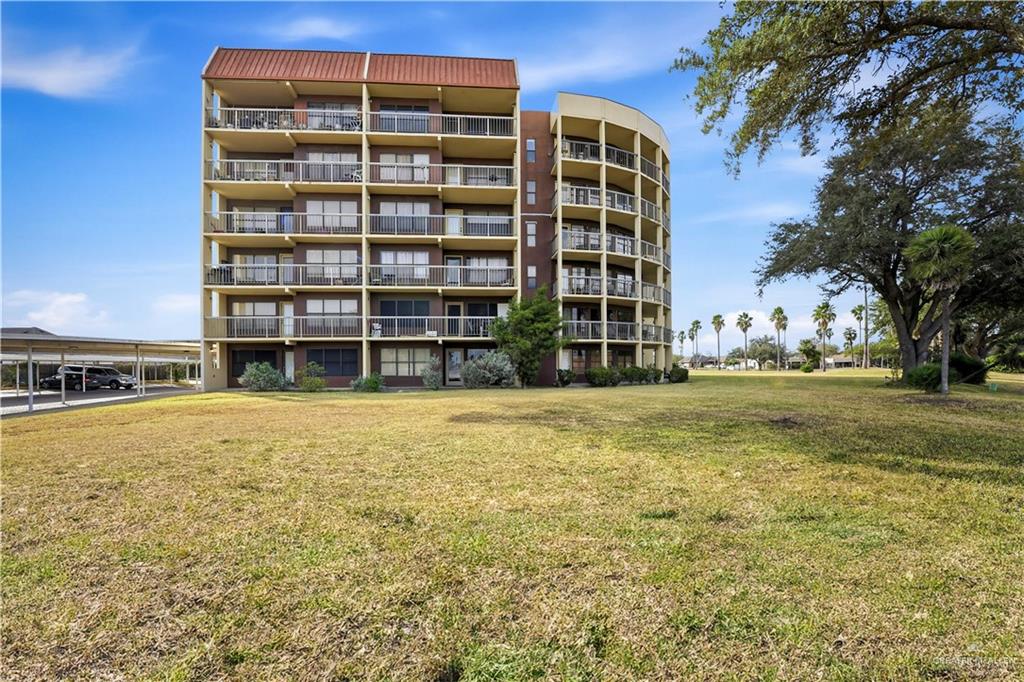 Condo home at 2900 Ashley Drive #405, Pharr, Texas
