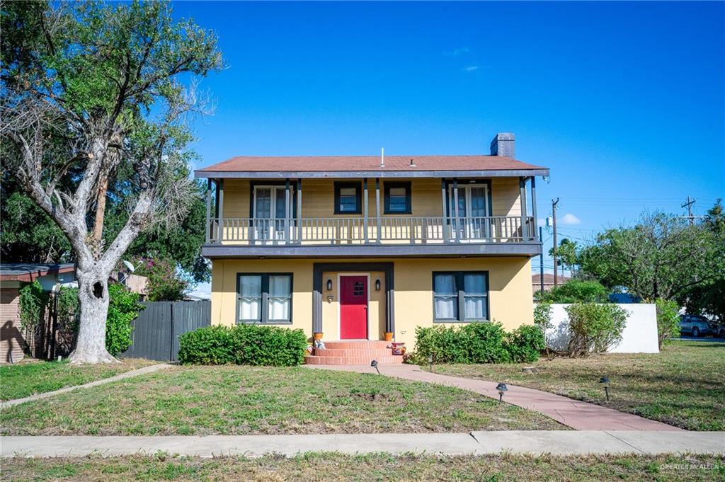 Single Family home at 902 15th Street, McAllen, Texas