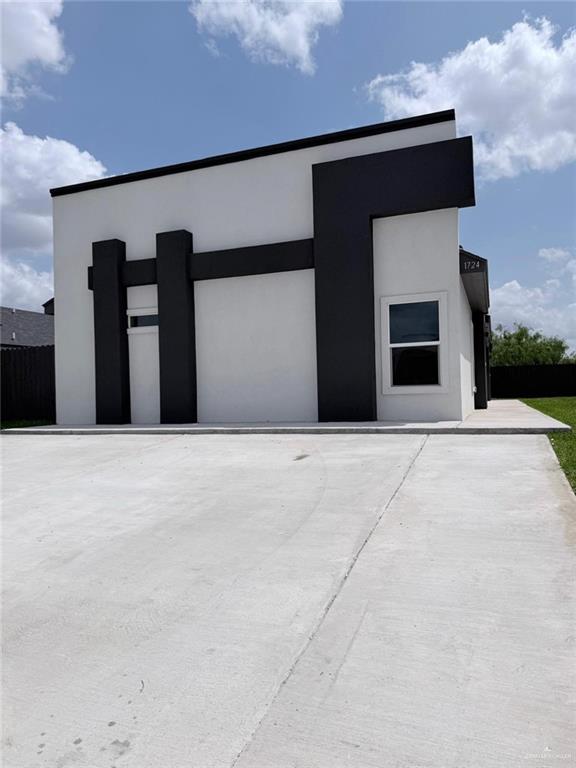 Multi-family home at 1724 Clinton Street, Harlingen, Texas