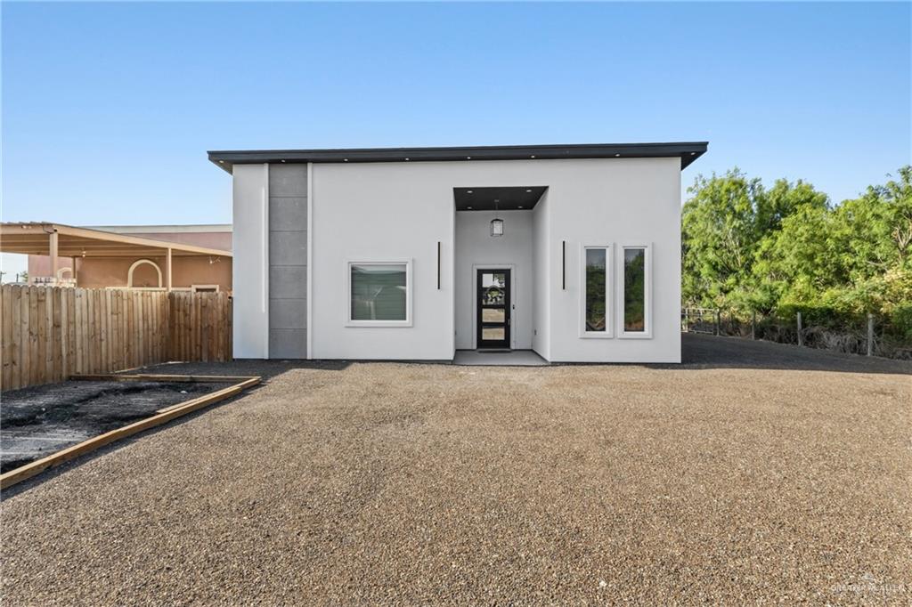 Single Family home at 6000 Mile 18 Road, Edinburg, Texas