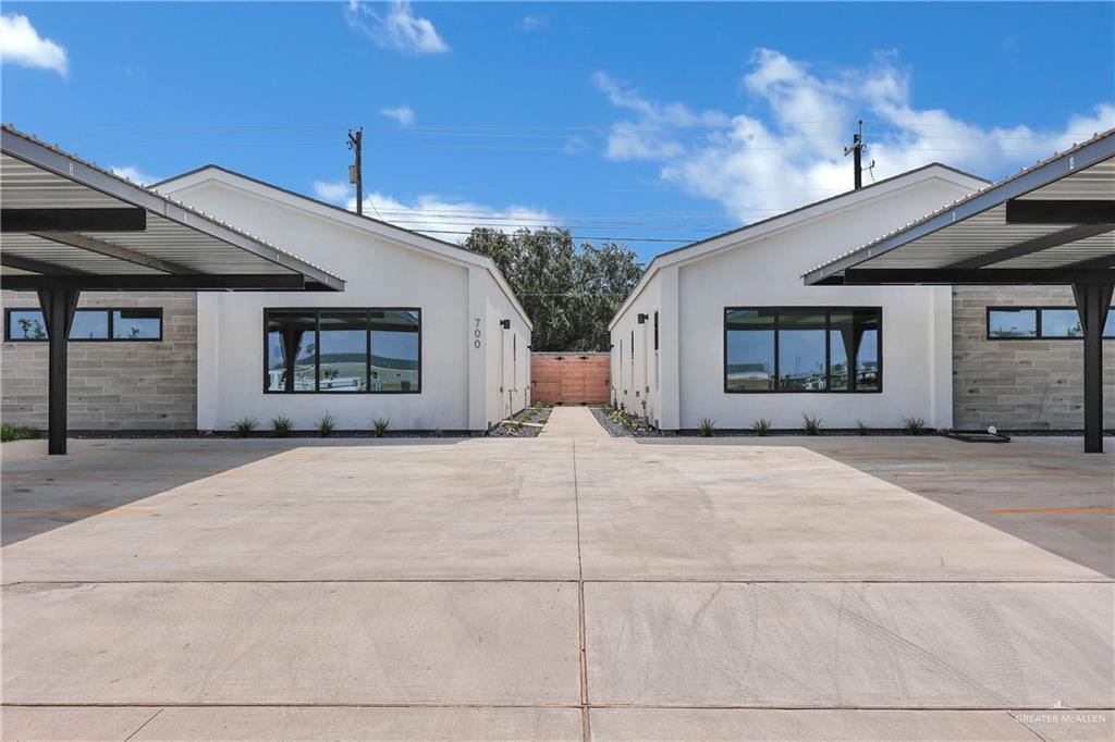 Multi-family home at 700 Oriole Road, Weslaco, Texas