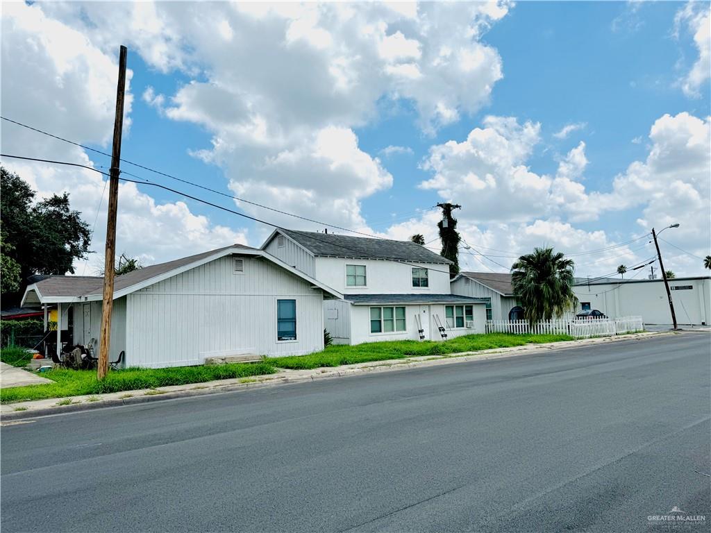 Multi-family home at 220 5th Street, Weslaco, Texas