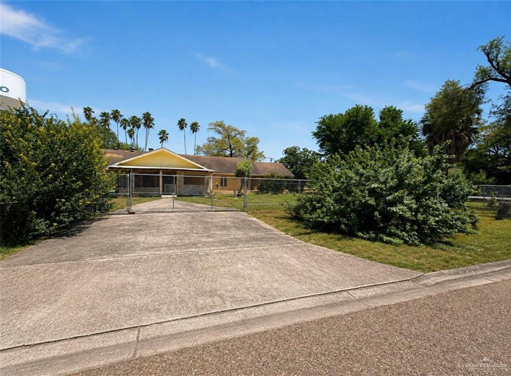 Single Family home at 900 De Soto Avenue, Alamo, Texas