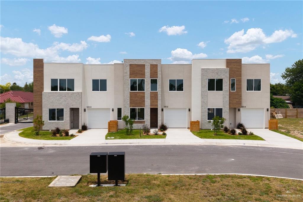 Townhome home at 1202 Lincoln Avenue, San Juan, Texas