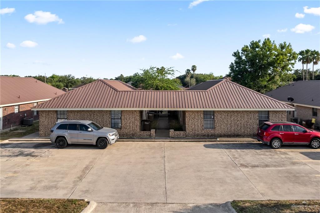 Multi-family home at 407 Date Palm Street, Donna, Texas