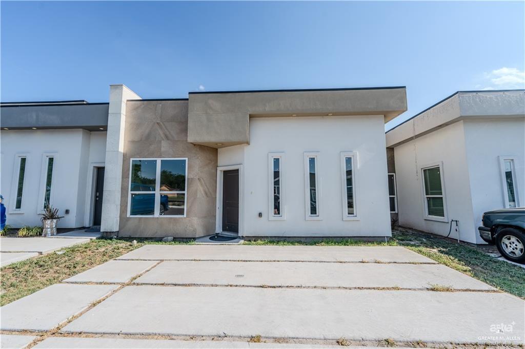 Townhome home at 401 2 1/2 Street, La Joya, Texas