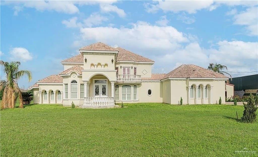 Single Family home at 908 & 932 Cesar Chavez Road, Edinburg, Texas