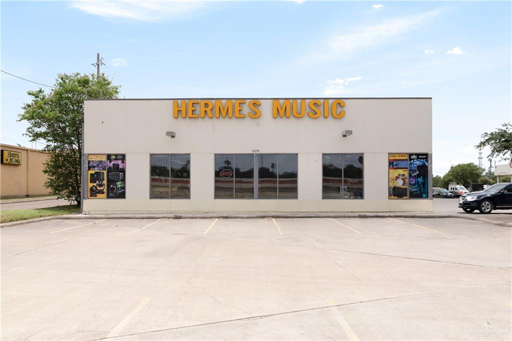 Commercial home at 2109 Expressway 83 Freeway, Weslaco, Texas