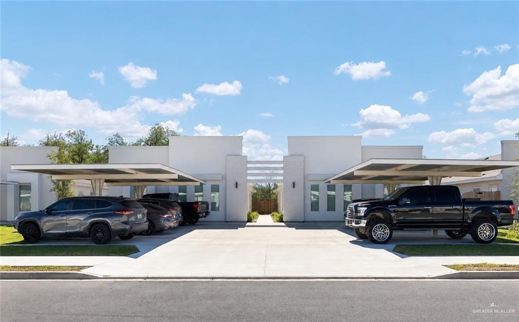 Multi-family home at 1011 Starr Street, Mercedes, Texas