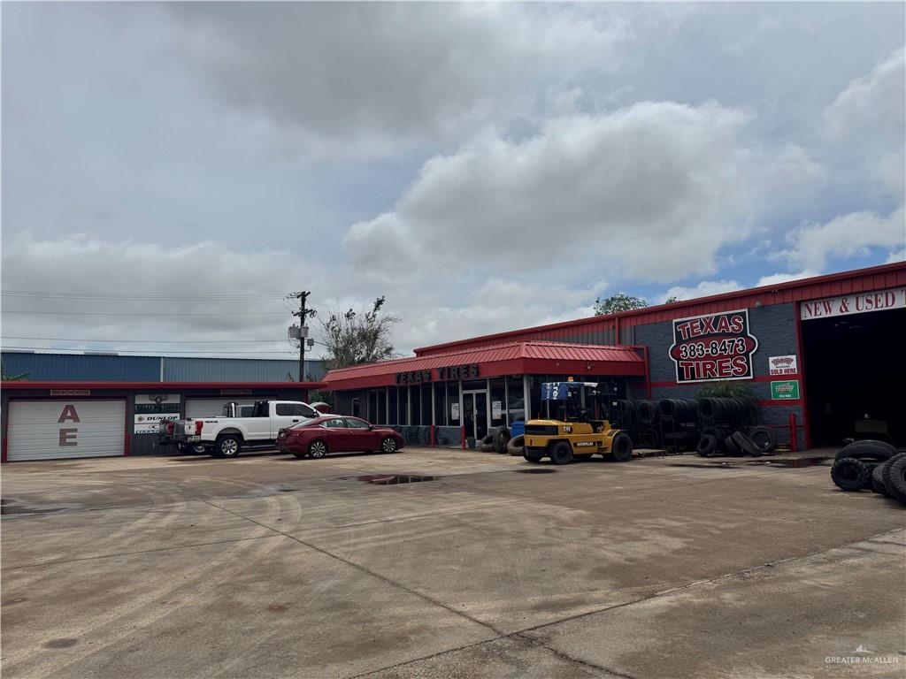 Commercial home at 6021 EXPWY 281, Edinburg, Texas