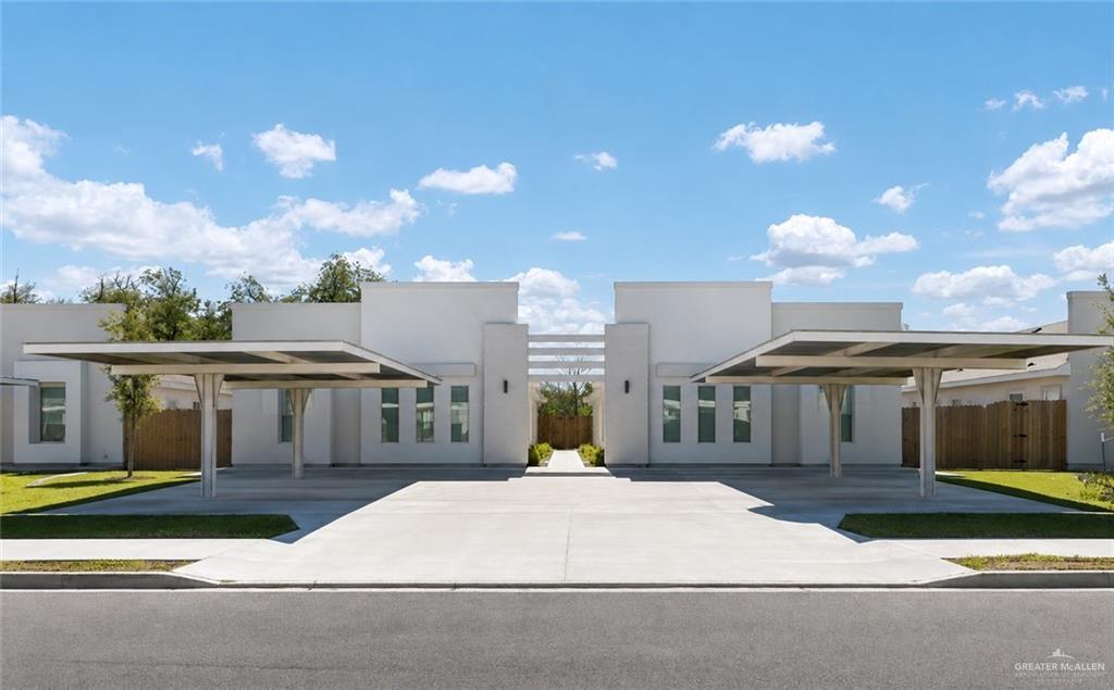 Multi-family home at 1015 Starr Street, Mercedes, Texas
