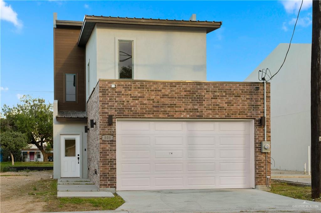Townhome home at 808 Bicentennial Boulevard, McAllen, Texas