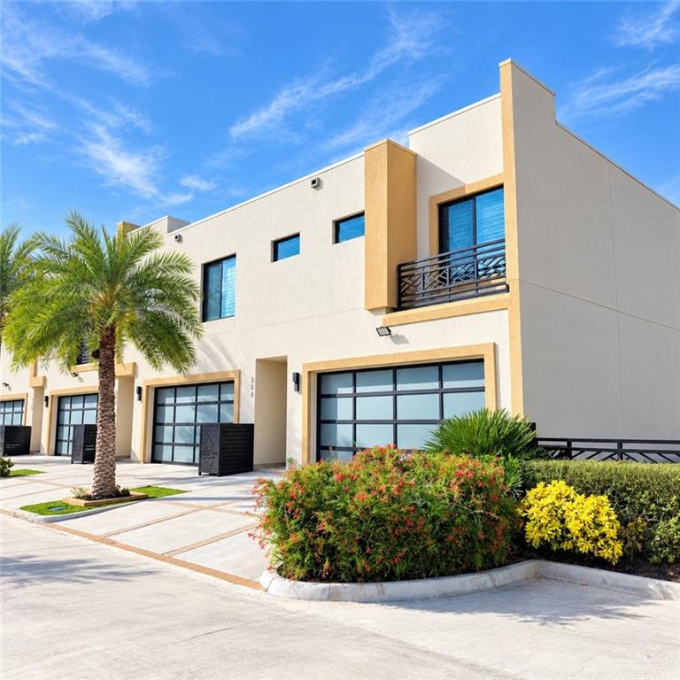 Townhome home at 204 Canary Avenue, McAllen, Texas