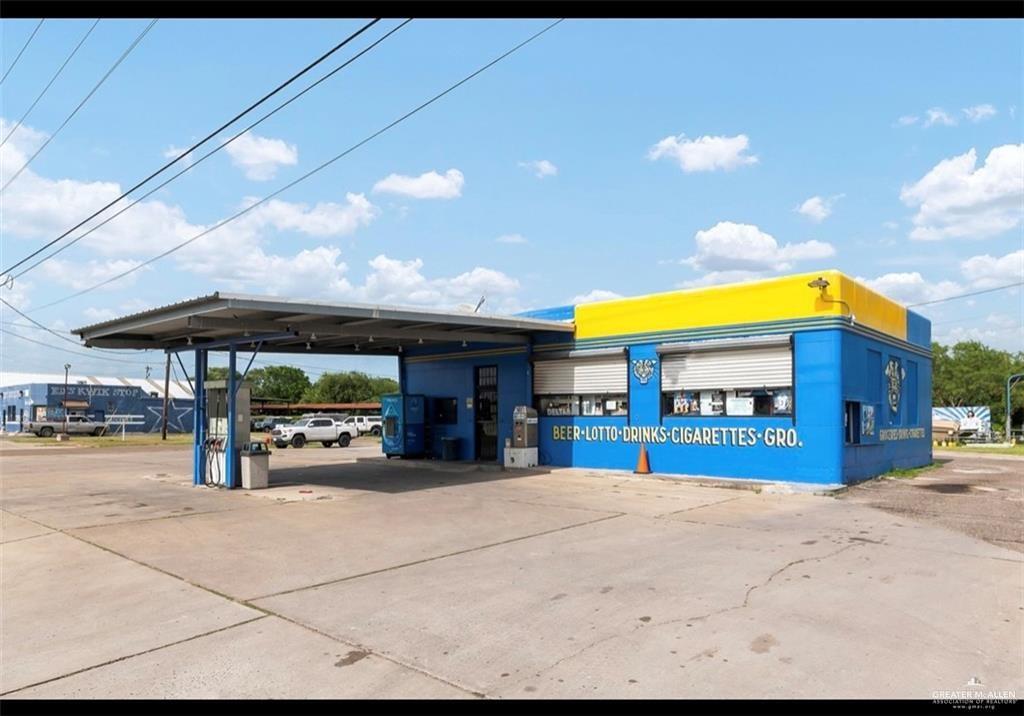 Commercial home at 1013 7th Street, Raymondville, Texas